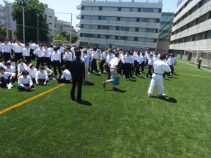 まさに授業中に発生した地震だと物語る１枚です