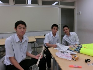 ライブに向けて入念に準備しています。