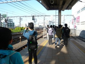 経堂駅では班に分かれて撮影ポイントに入りました