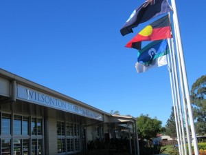 ほとんどの学校にはいつもアボリジニの旗