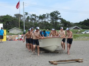 補助員が船(成城丸)を出します。