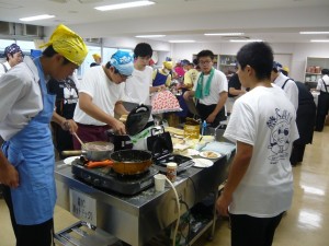 調理室でおいしい料理を作っています