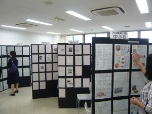 中学３年の学年企画は「職業インタビュー」と「沖縄新聞」