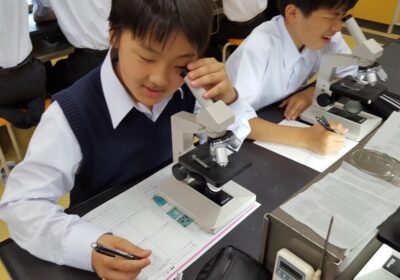 中学１年から顕微鏡も使用します。
