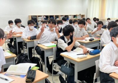 中２・国語　カメラに向かってポーズ取らないでくださいね。