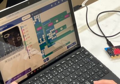 Scratchというプログラミング言語を使って、「マイクロビット」という小さなセンサー、ディスプレイを制御していきます。