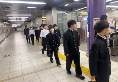 今日は、特別に全員で、駅の構内に入らせてもらいました。