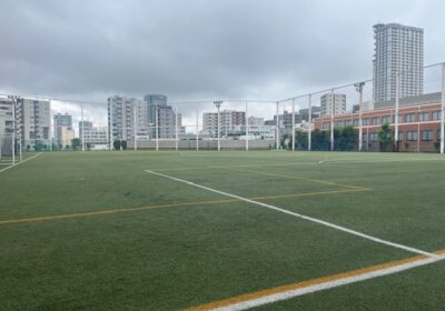 人工芝のグラウンドは、比較的雨には強いのですが、さすがにこの日はグラウンドでは授業はできませんでした。