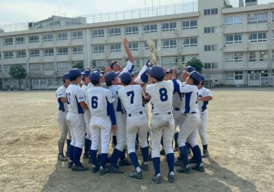 メンバーに入れませんでしたが、陰でチームを支えてくれた３年生。仲の良い雰囲気が素敵です。