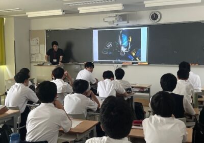 仮面ライダーに登場しそうなお面の紹介です。その他の作品は､著作権の関係で掲載できないのが残念です。