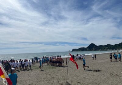 白い旗が「上級」、赤と黄色の旗が「中級」、赤い旗が「初級」を表しています。