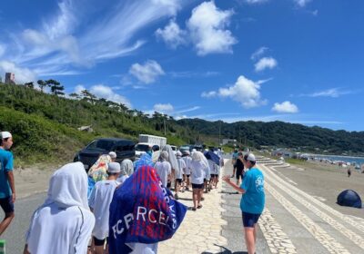 日差しが強くて、けっこう暑いです。タオルをかぶって移動します。