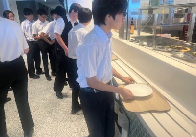 そして、何と！ランチタイムに、社員食堂でお昼をごちそうになってしまいました。