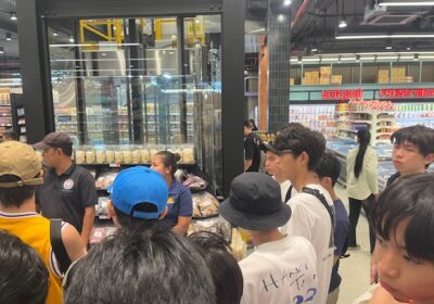 店舗のマネージャーの方に、質問をさせてもらいました。２日間で、たくさんの情報を得ることができました。どのようにまとめていくのか、楽しみですね。