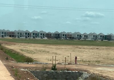 プロサッカーチームを中心として、都市開発を行っていて、球場の近くには住宅地を建設しています。将来的には、遊園地などの建設も構想されているそうです。