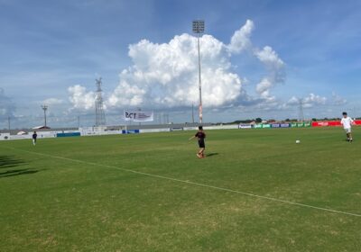 少しだけ、ピッチに入って、サッカーをして、一日を終えました。