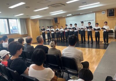 合唱部：毎年、座席が満席でなかなか、中に入れないんです。