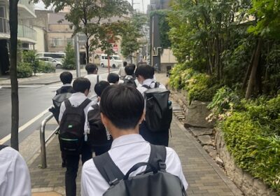 さらに、歩いて行くと、坂が緩やかになって、ゴールが近づいてきました。