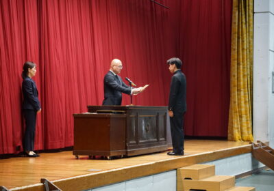 表彰を受ける生徒