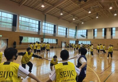 手をつないだ輪の中に入れば、ポイント獲得です。