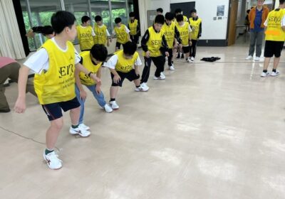 声をかけて、一斉に次の板に移ることで、全員渡り切ったのでした。