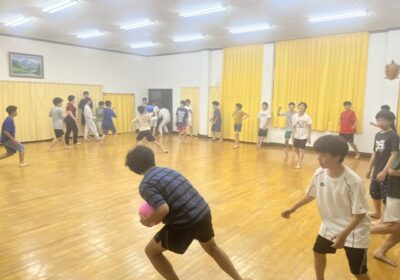 室内ドッチボール！：ゴムボールですが、けっこう強い