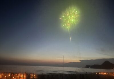 夜の花火：理科の教員が免許を取得して、打ち上げてます。