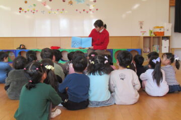 お話読み聞かせ